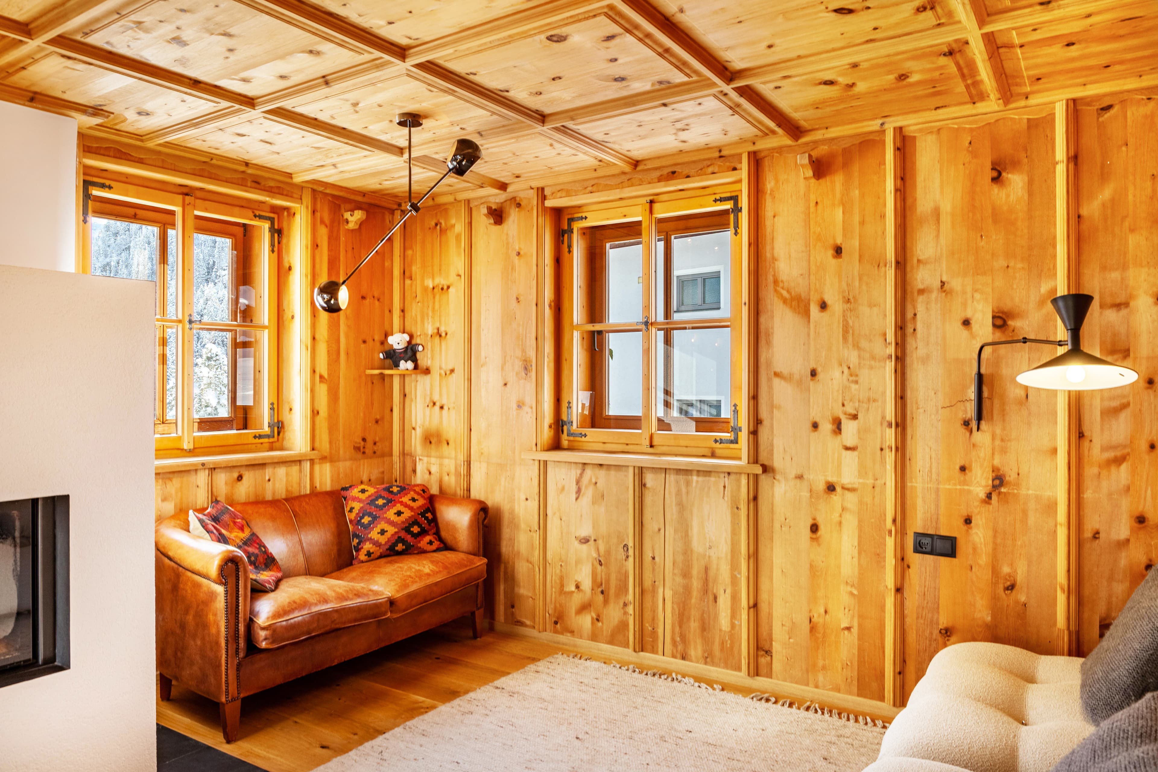 Wohnzimmer mit Sofas